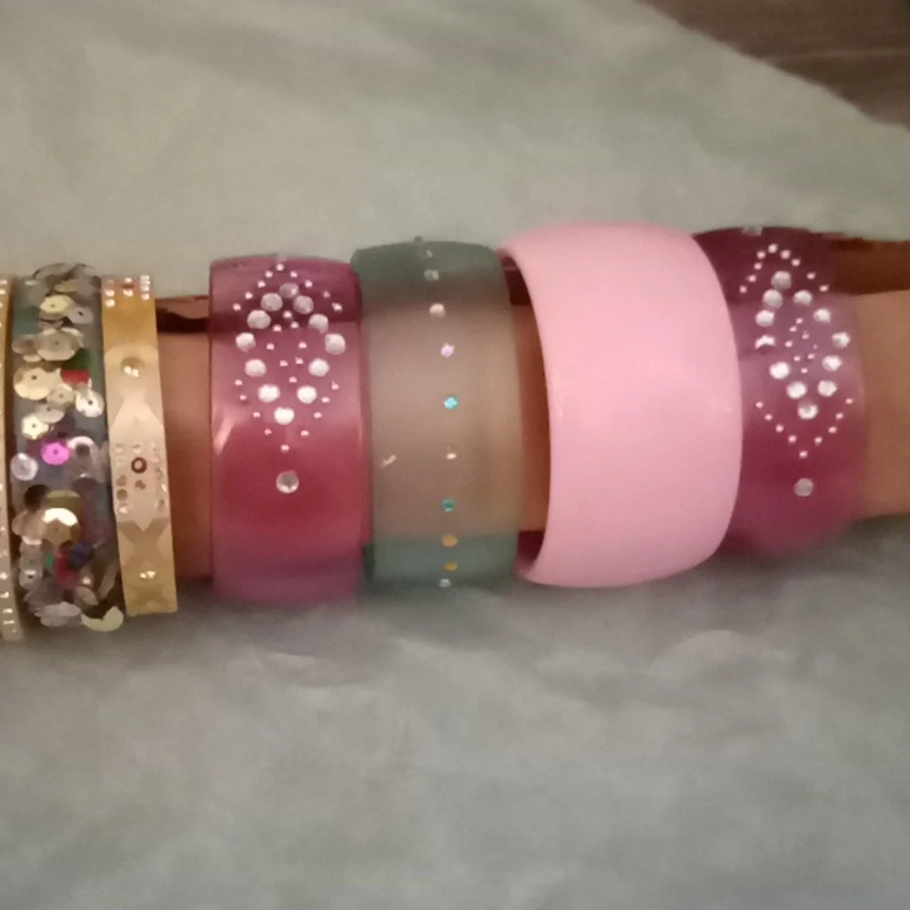 13 VINTAGE CHUNKY BEDAZZLED 80'S BANGLES - Picture 2 of 9